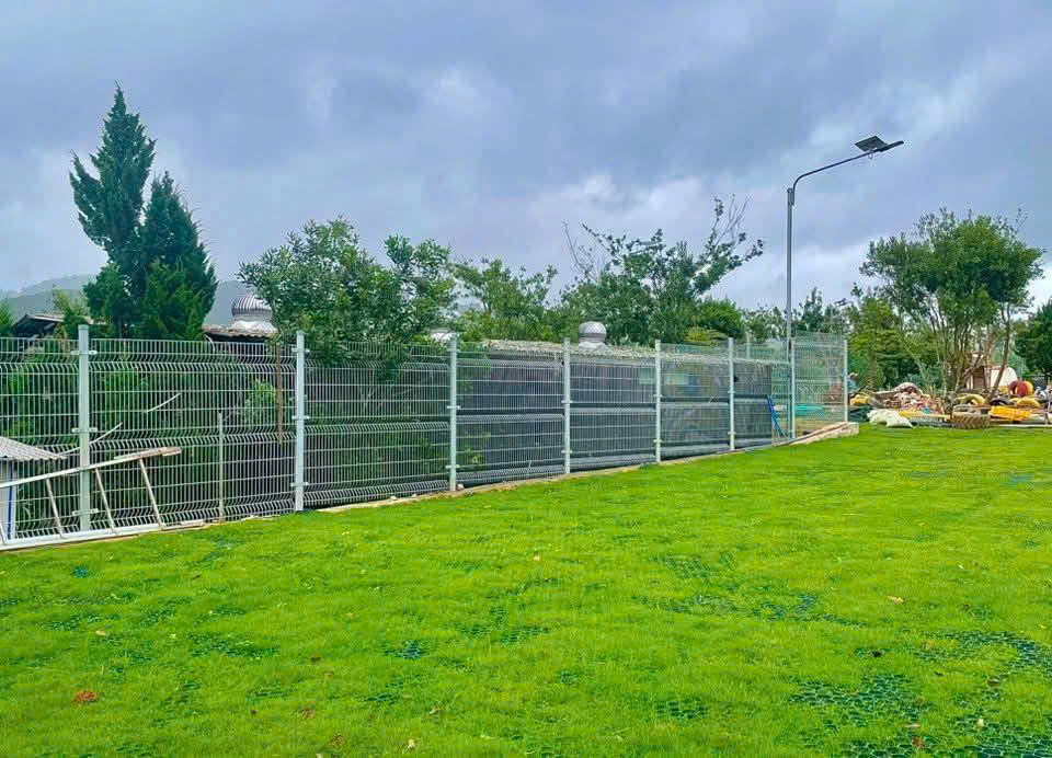 Hàng rào lưới thép khổ 2m x 3m